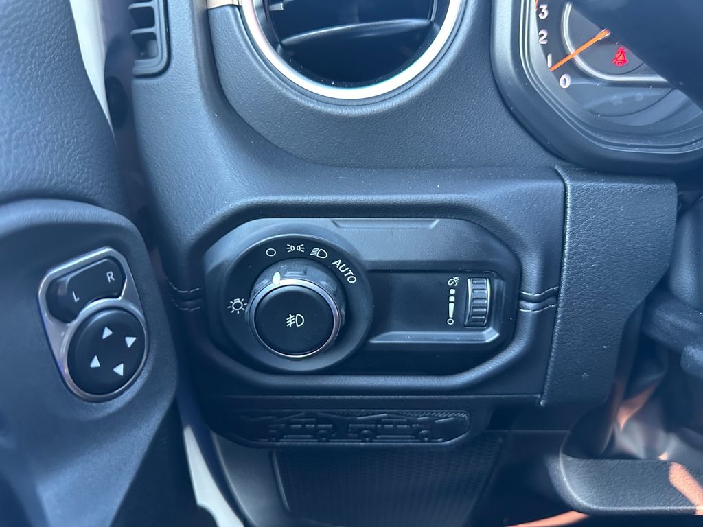 2025 Jeep Wrangler 4-Door Sahara - Photo 18