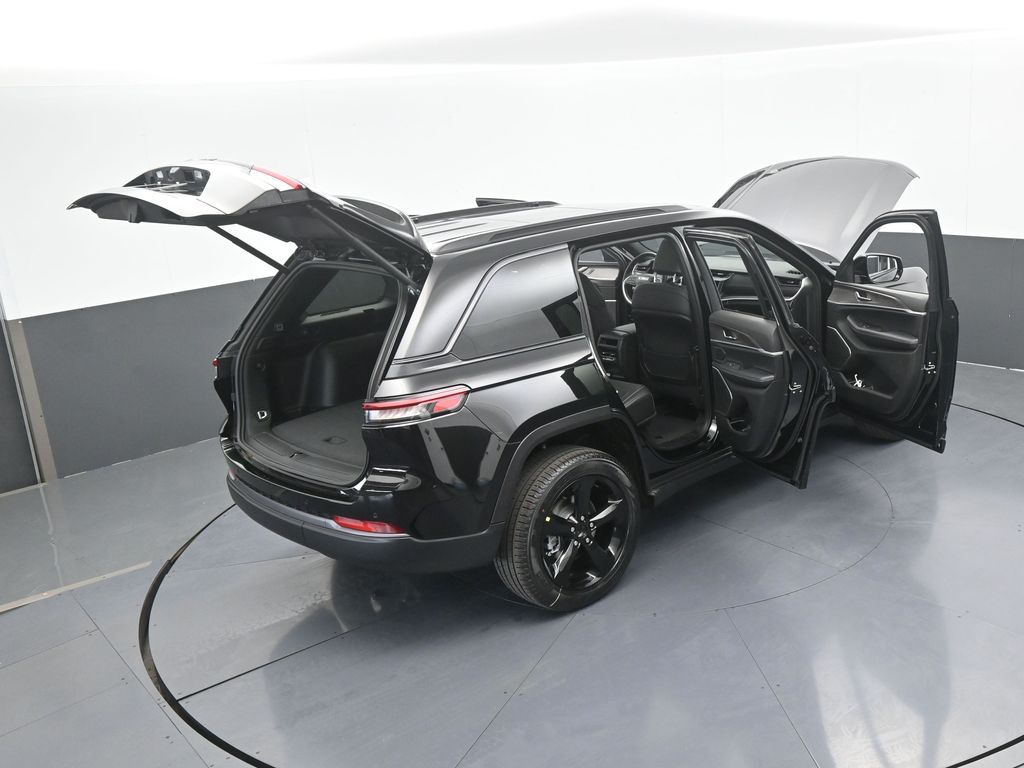 New 2026 Diamond Black Crystal Pearlcoat Jeep Limited image 63