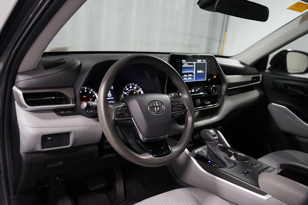 Thumbnail: 2021 Toyota Highlander - 7