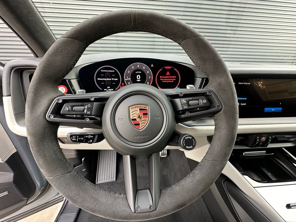 2025 Porsche Cayenne GTS 18