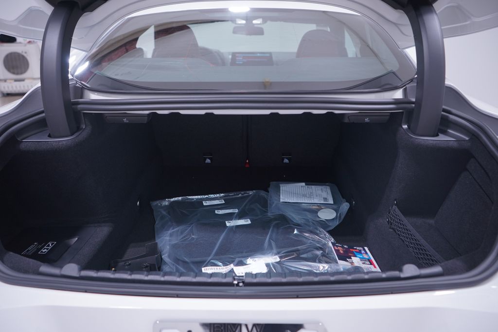 Thumbnail: 2026 BMW 8 Series - 15