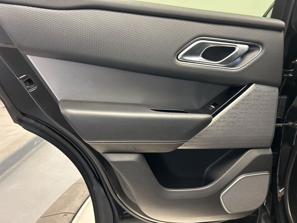 Thumbnail: 2018 Land Rover Range Rover Velar - 24