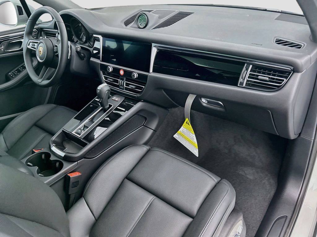 Thumbnail: 2026 Porsche Macan - 19