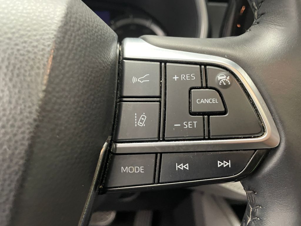 Thumbnail: 2021 Toyota Highlander - 23