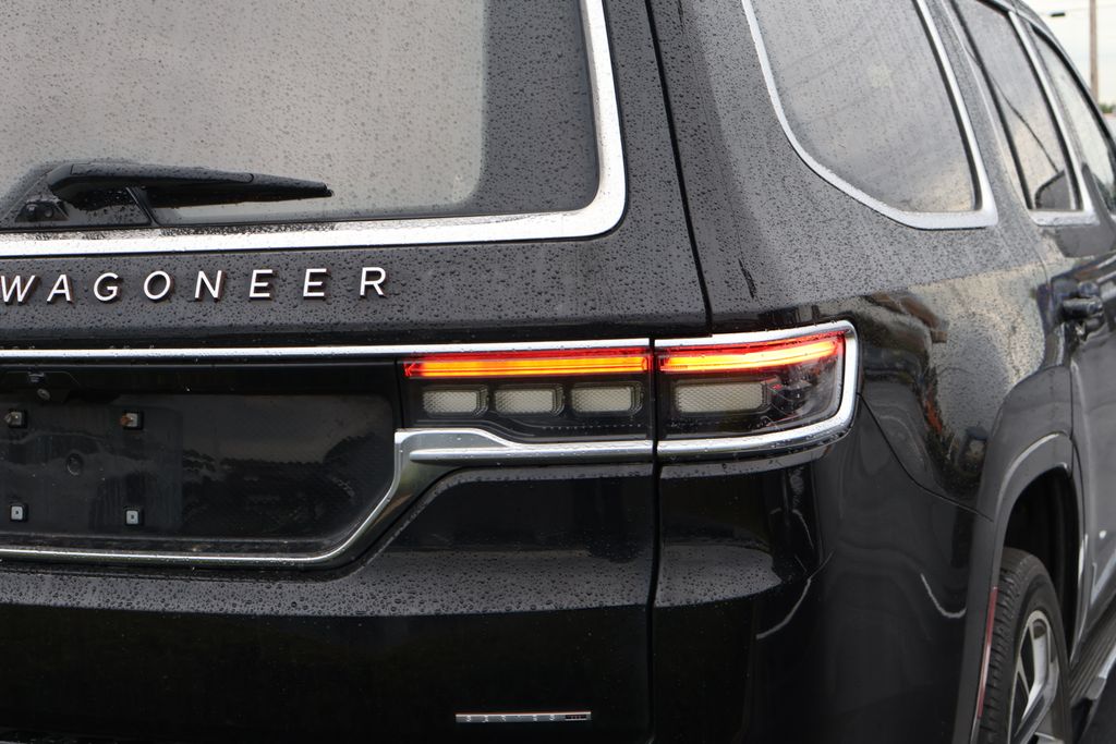 Thumbnail: 2022 Jeep Grand Wagoneer - 10