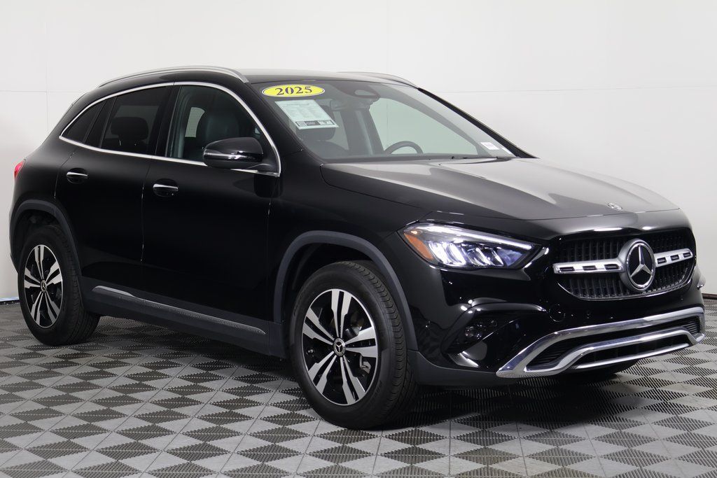 Thumbnail: 2025 Mercedes-Benz GLA - 3