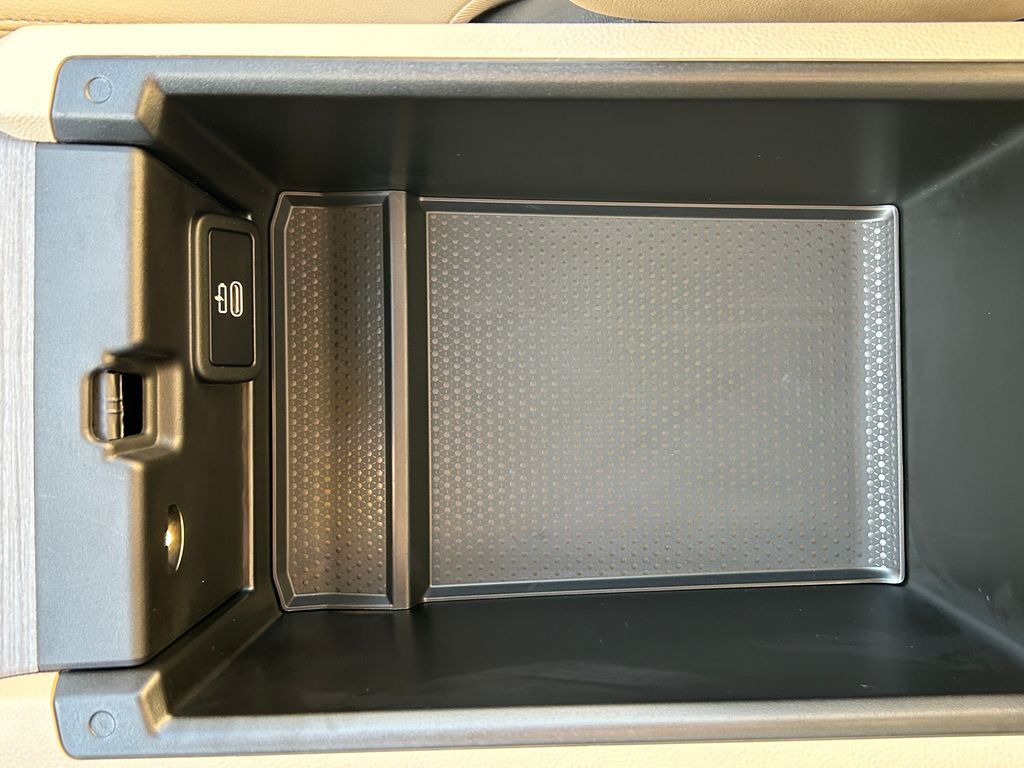 Thumbnail: 2025 BMW i4 - 29