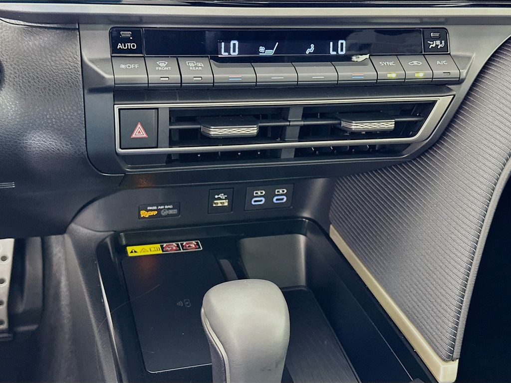 Thumbnail: 2025 Toyota Camry - 16
