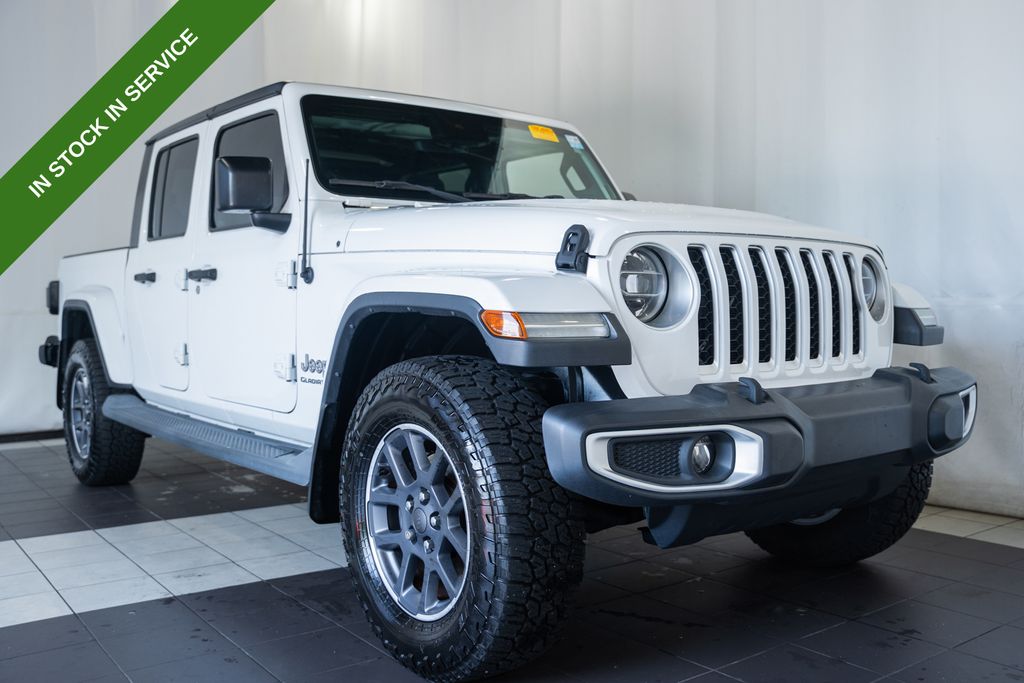 Bright White Clearcoat 2020 Jeep Gladiator Overland Crew Cab 4WD Pickup Truck Four-Wheel Drive 6-Speed Manual