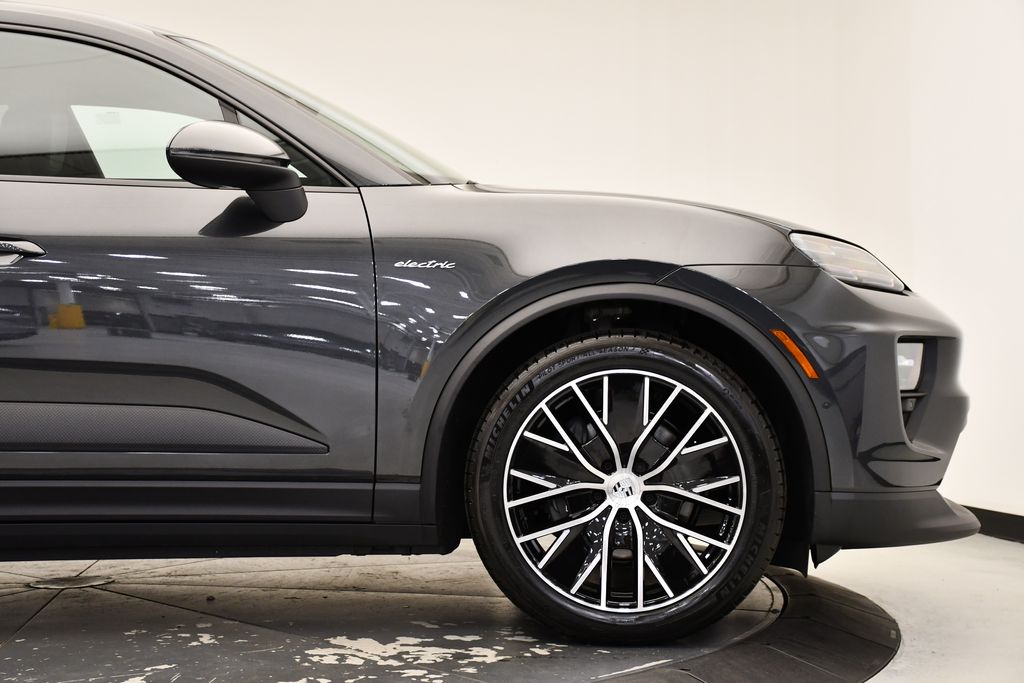 Thumbnail: 2025 Porsche Macan - 11