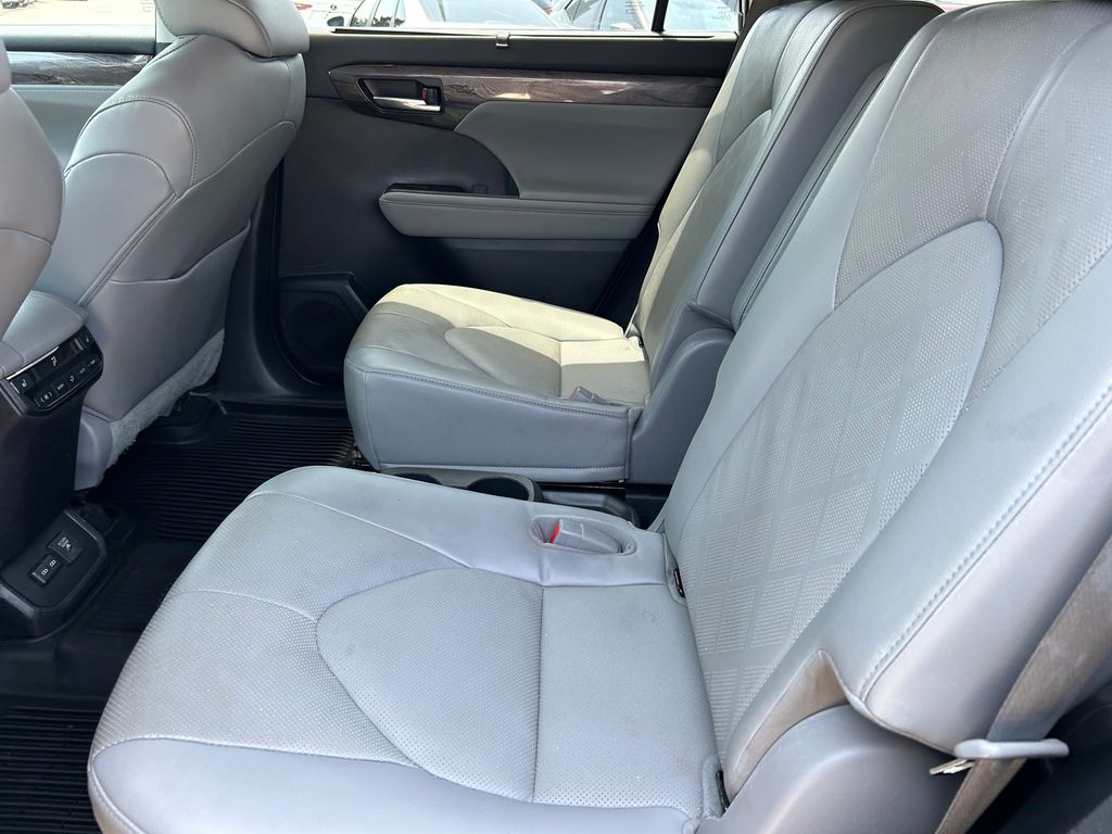 Used 2023 Toyota Highlander Hybrid SUV