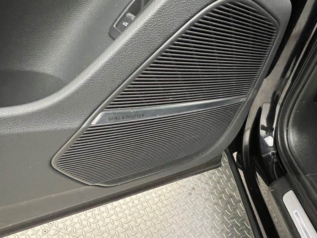 Thumbnail: 2021 Audi SQ7 - 31