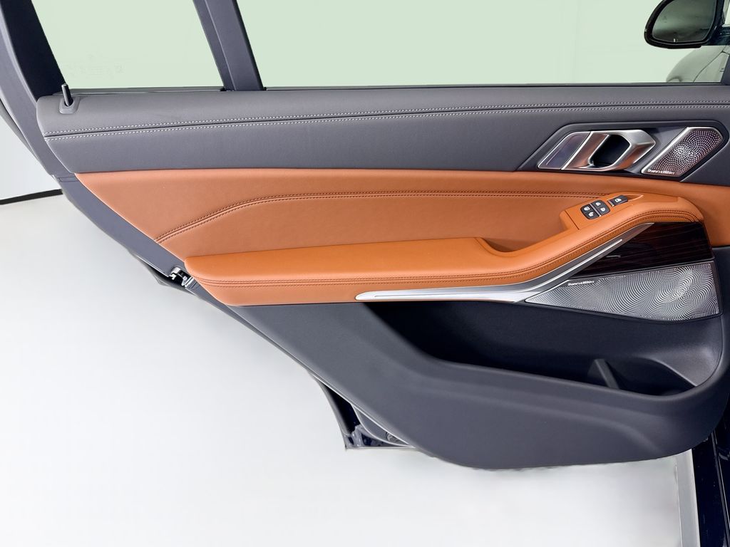 Thumbnail: 2027 BMW X7 - 25