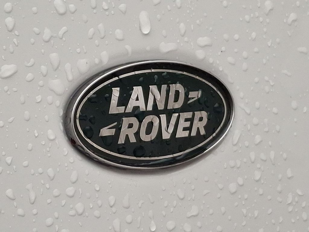 Thumbnail: 2025 Land Rover Discovery - 19