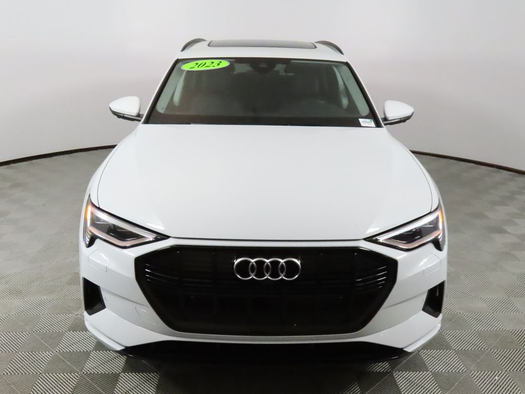 Thumbnail: 2023 Audi e-tron - 8