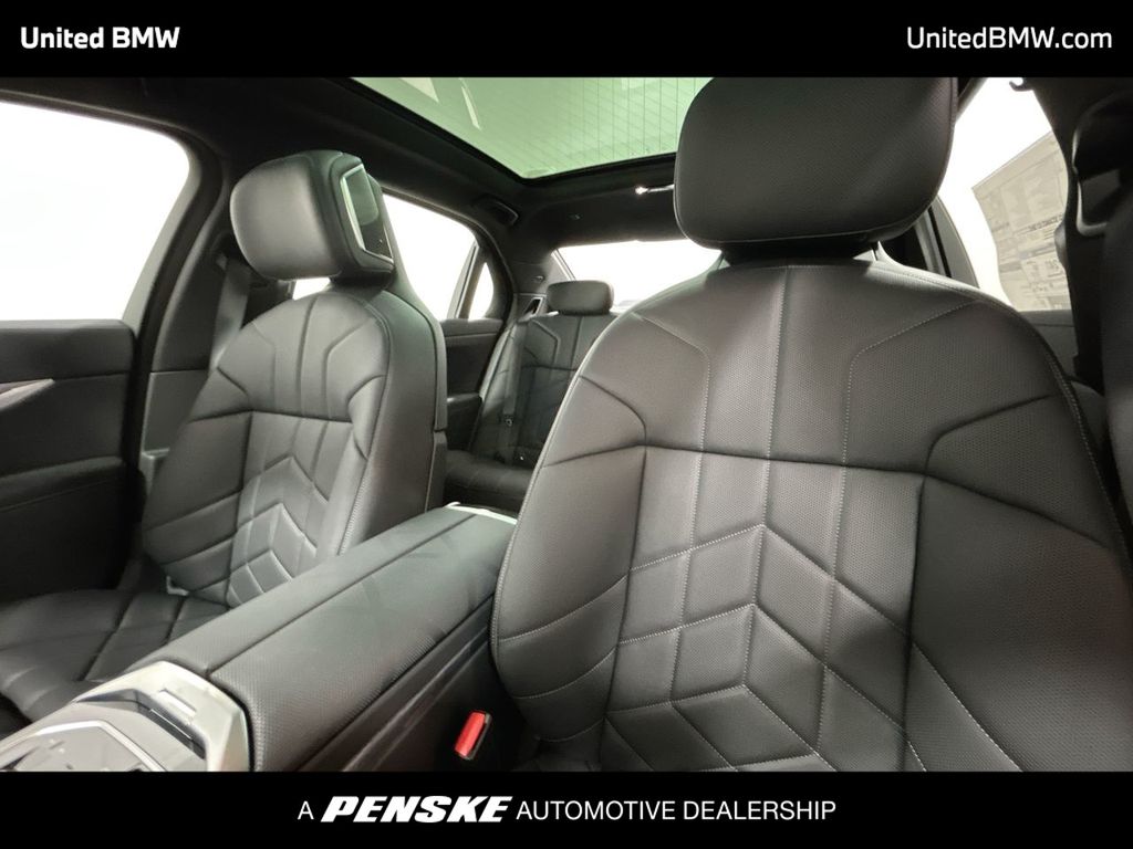 Thumbnail: 2026 BMW 7 Series - 12