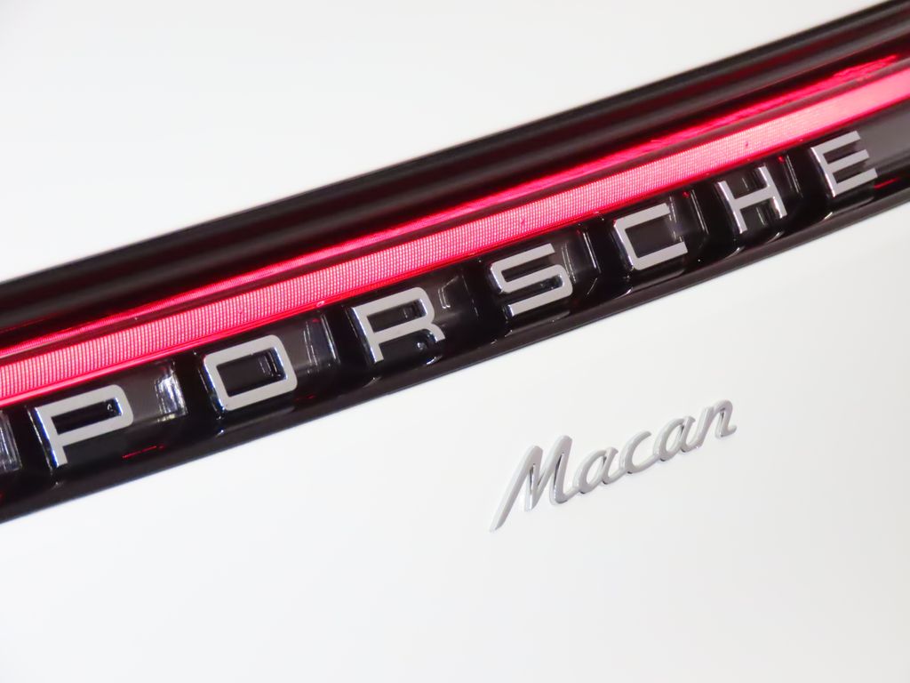 Thumbnail: 2024 Porsche Macan - 12
