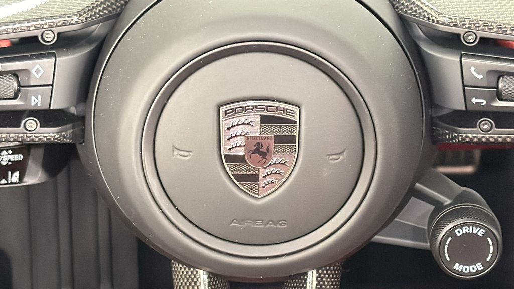 Thumbnail: 2025 Porsche Macan - 21