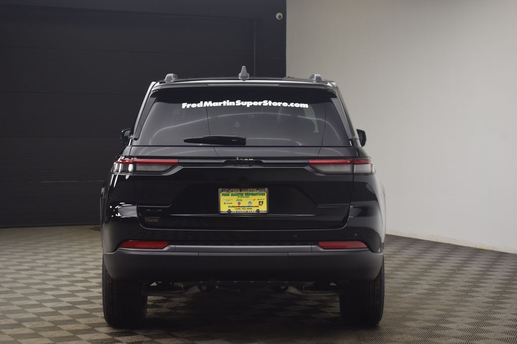 new 2026 Jeep Grand Cherokee car, priced at $40,443