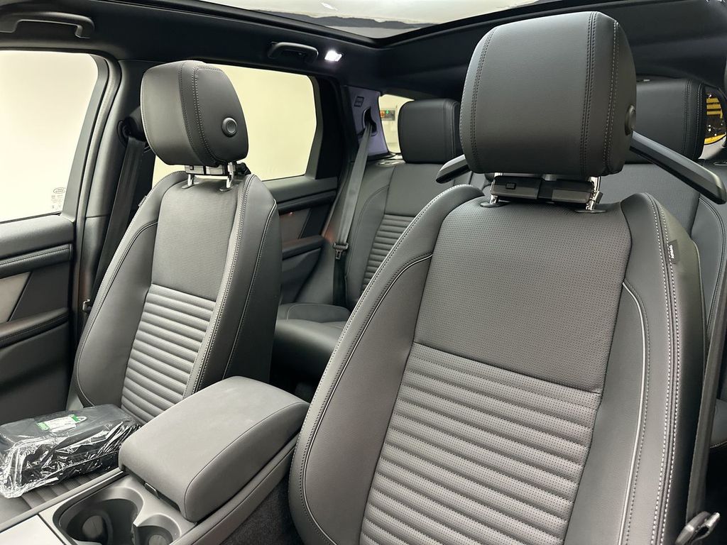 Thumbnail: 2026 Land Rover Discovery Sport - 10