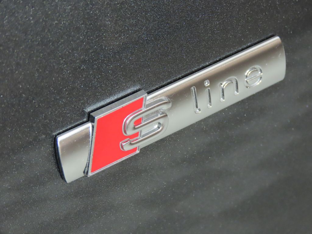 Thumbnail: 2025 Audi Q3 - 11