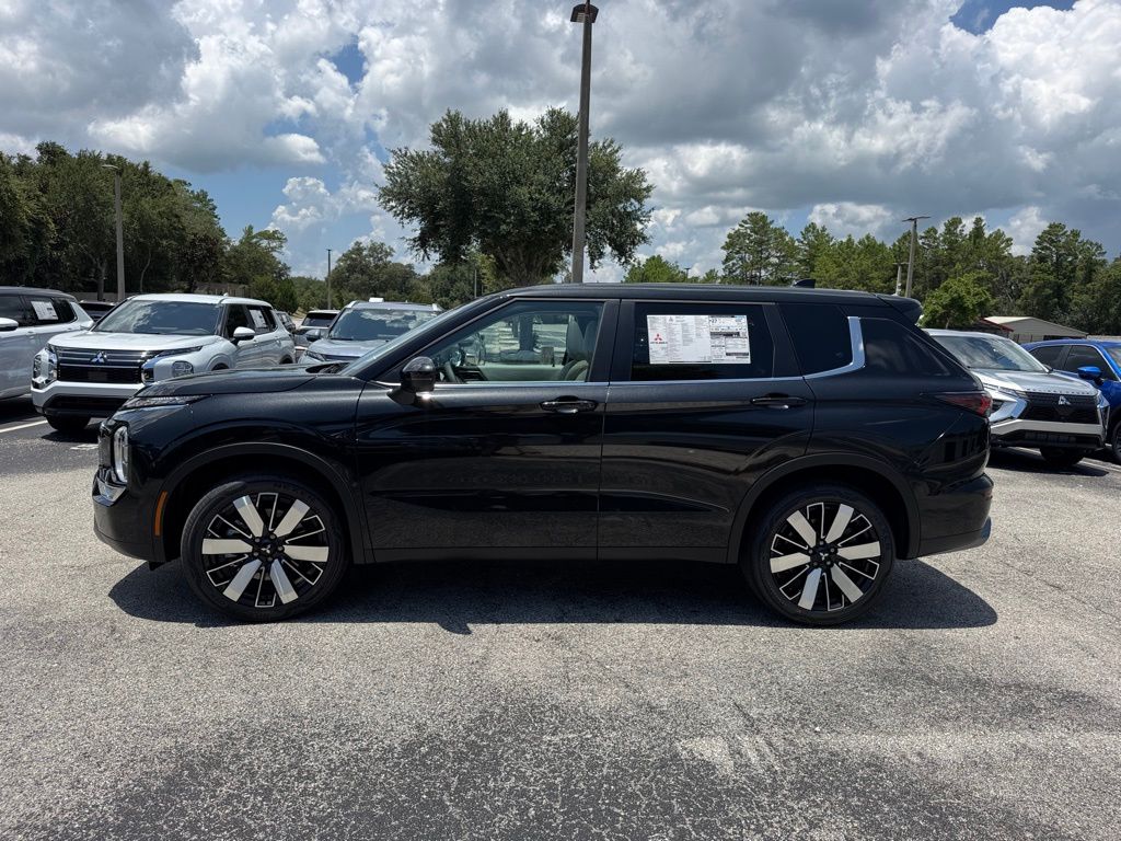 2025 Mitsubishi Outlander SE photo 2