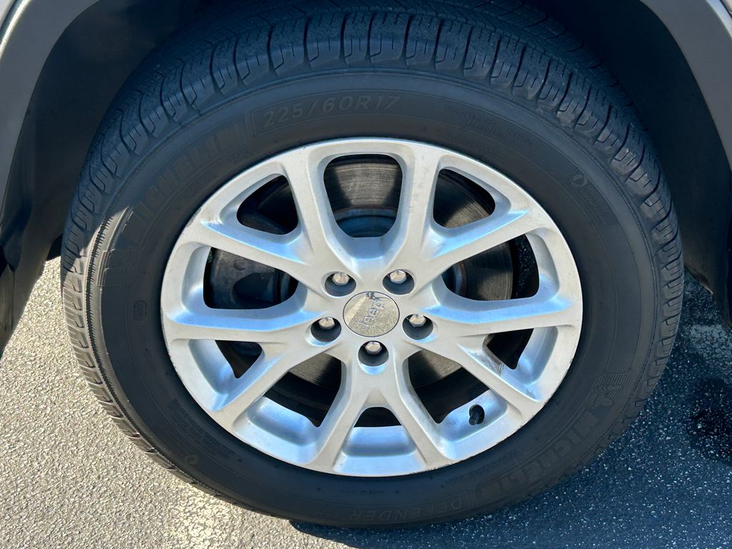 Thumbnail: 2016 Jeep Cherokee - 9