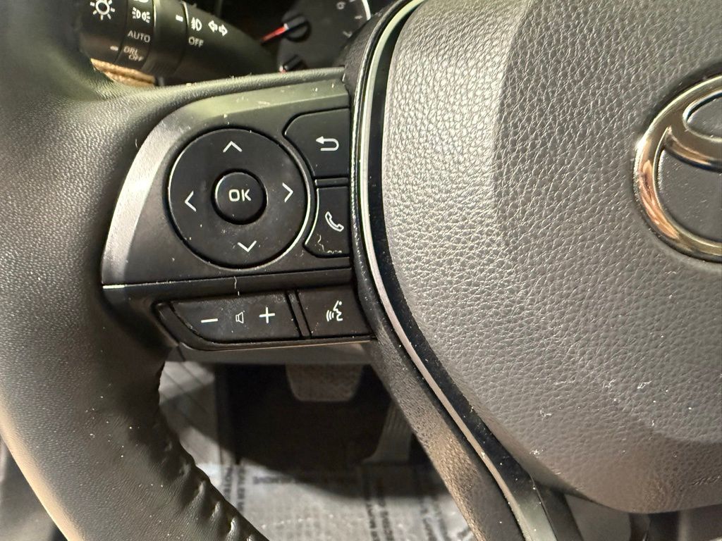 2021 Toyota RAV4 XLE Premium 26