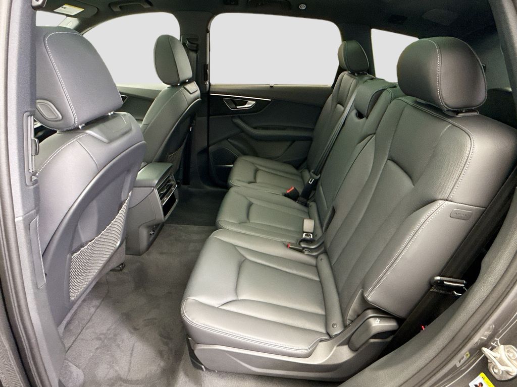 Thumbnail: 2026 Audi Q7 - 21