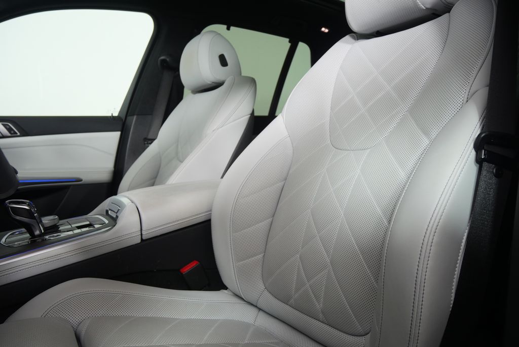 Thumbnail: 2023 BMW X5 - 11