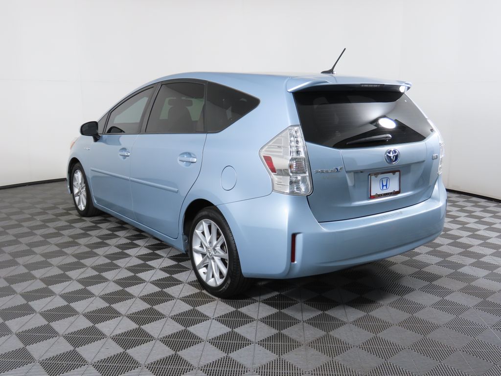 2012 Toyota Prius v Five 7