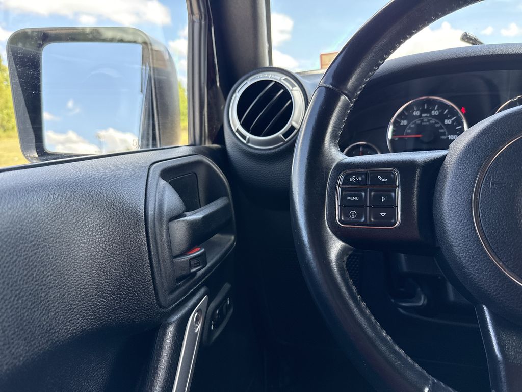 2017 Jeep Wrangler Sahara - 11