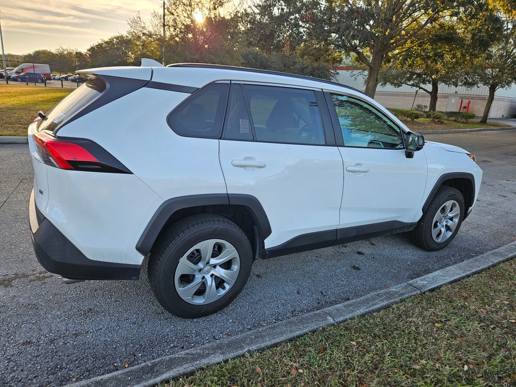 2021 Toyota RAV4 LE 5