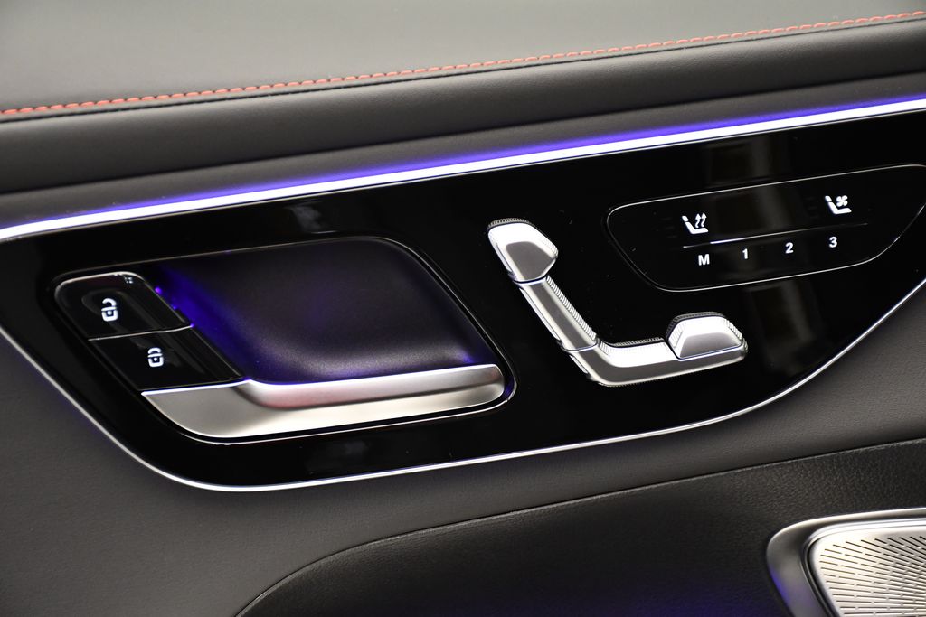 Thumbnail: 2025 Mercedes-Benz GLC - 32