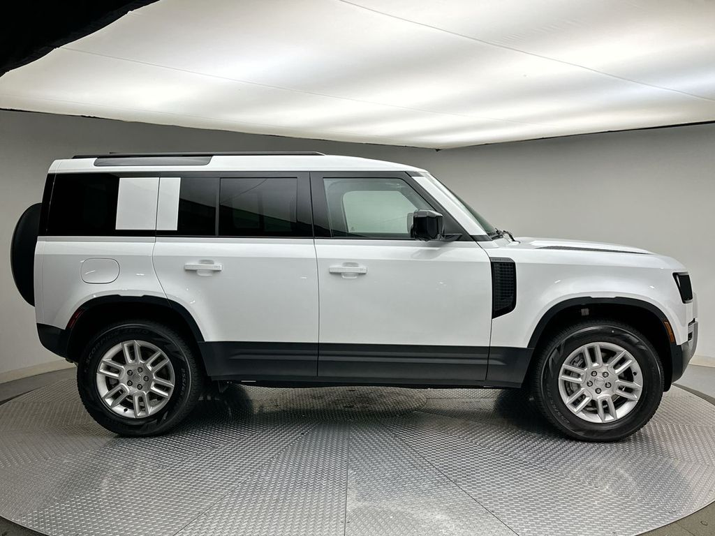 Thumbnail: 2025 Land Rover Defender - 4