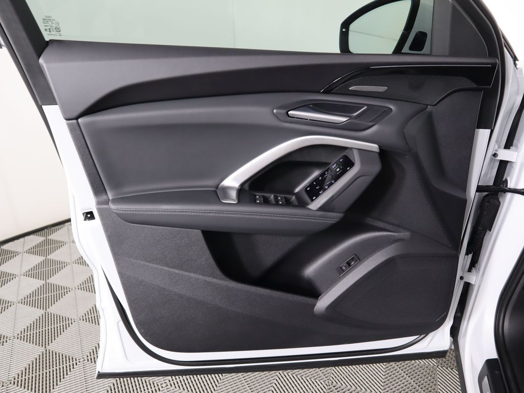 Thumbnail: 2025 Audi Q5 - 26