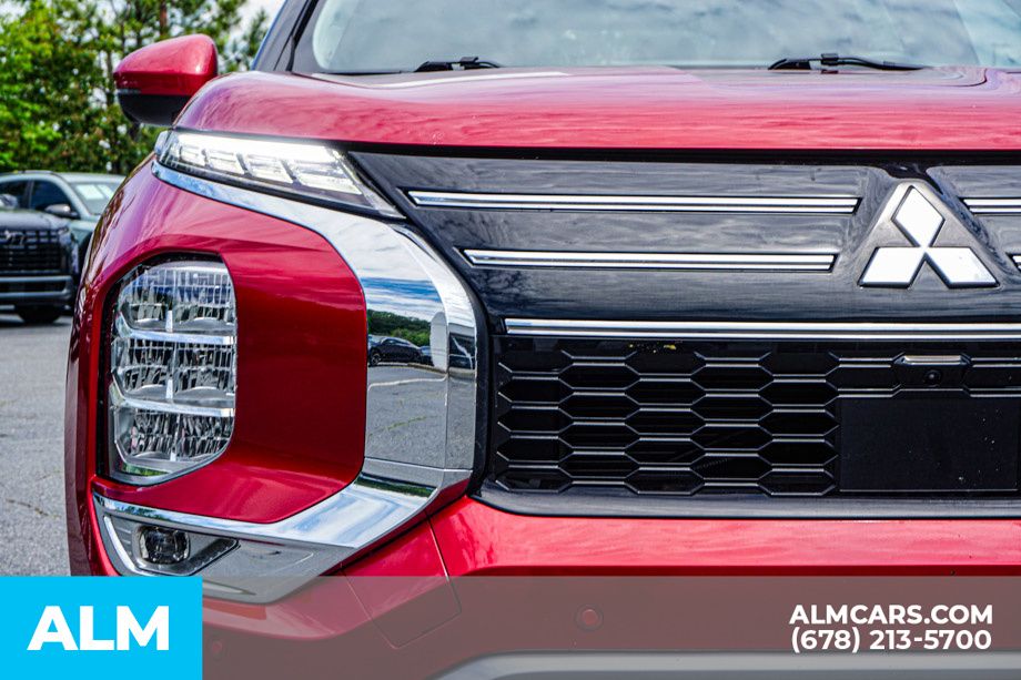 Used 2025 Red Mitsubishi SE image 12