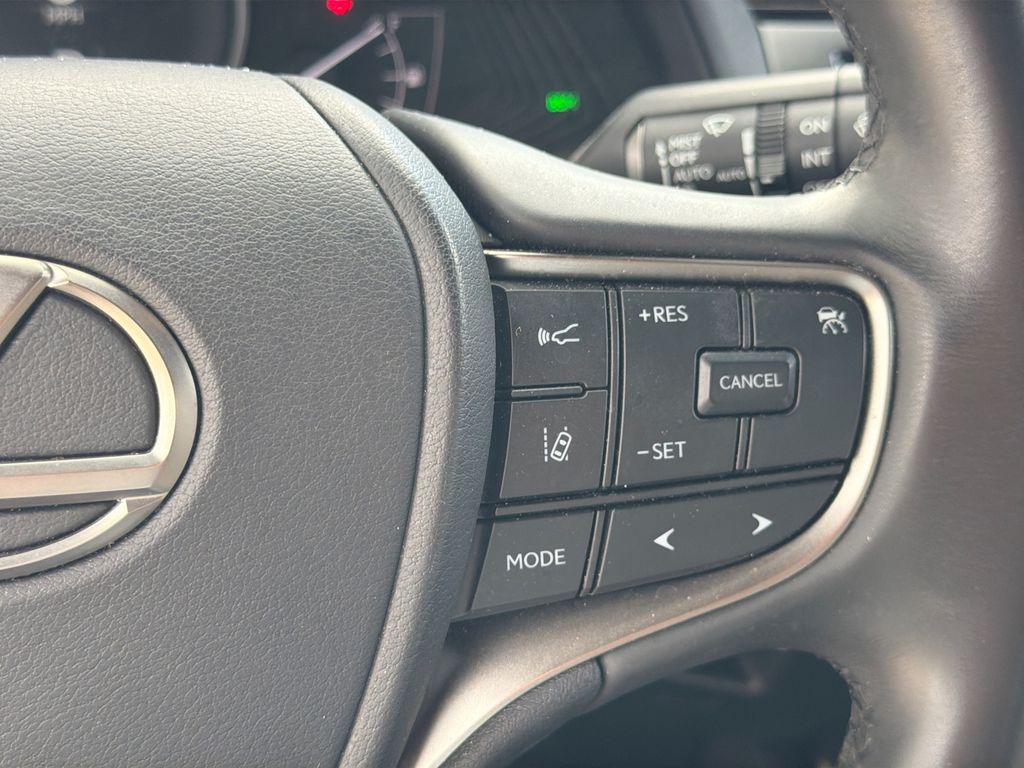 Thumbnail: 2024 Lexus UX - 26