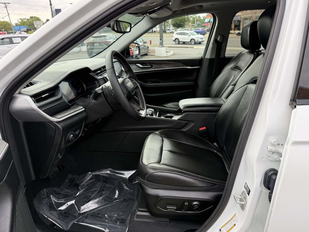 Used 2023 White Jeep Limited image 15
