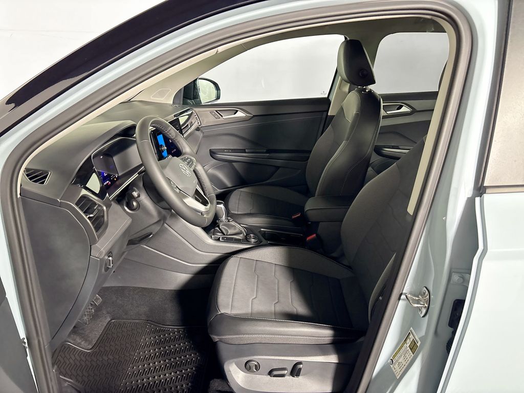 2026 Volkswagen Taos 1.5T SE Black