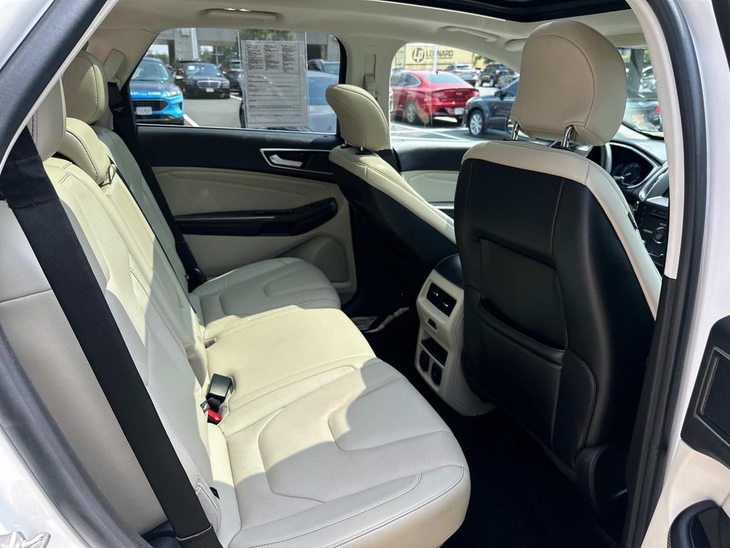 Thumbnail: 2015 Ford Edge - 21