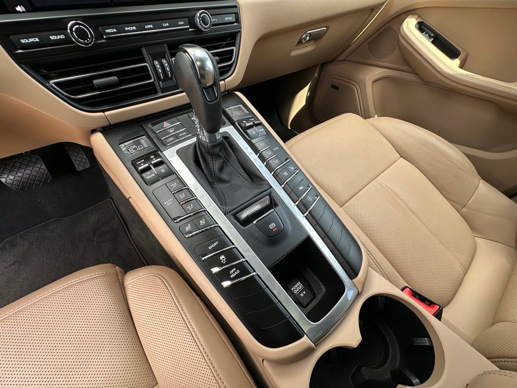 Thumbnail: 2021 Porsche Macan - 28