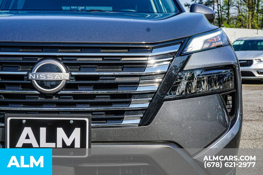 Used 2025 Gray Nissan SV image 12
