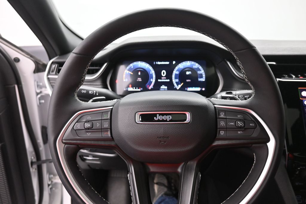 Used 2025 Jeep Grand Cherokee SUV