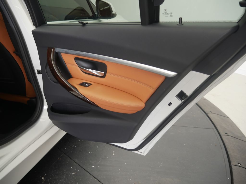 Thumbnail: 2019 BMW 3 Series - 26