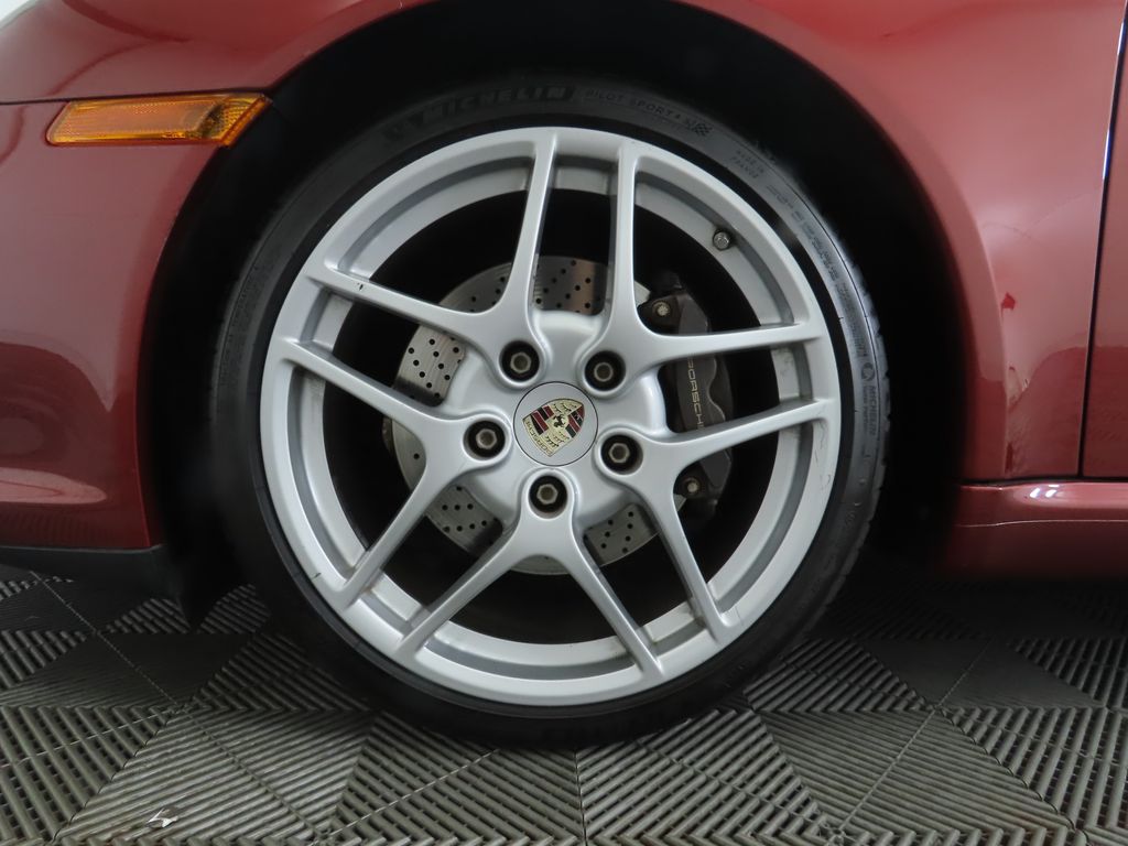 Thumbnail: 2011 Porsche 911 - 30