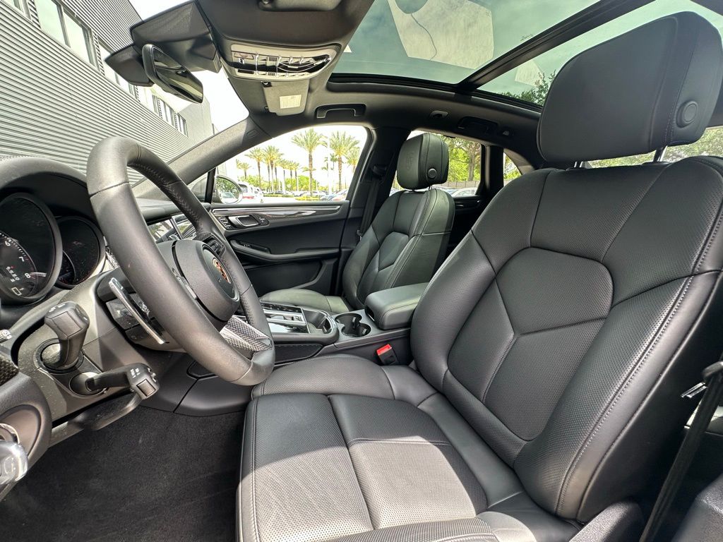 Thumbnail: 2026 Porsche Macan - 5