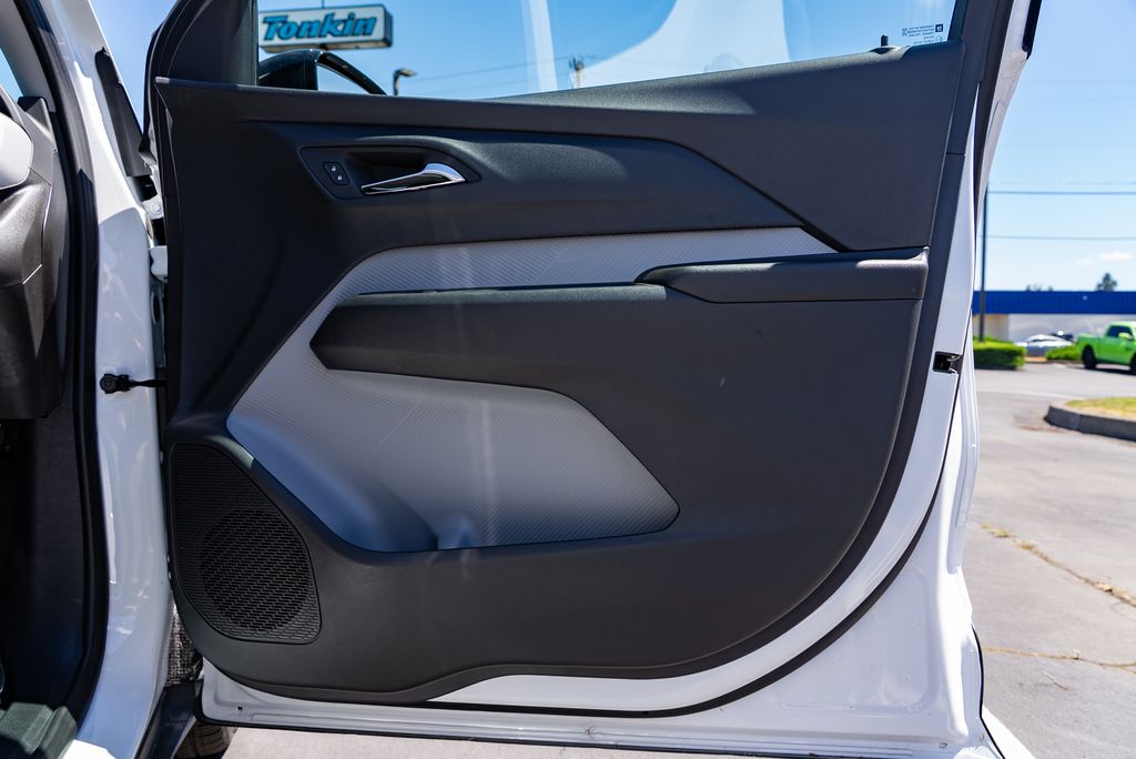 2027 Chevrolet Bolt LT - Photo 29