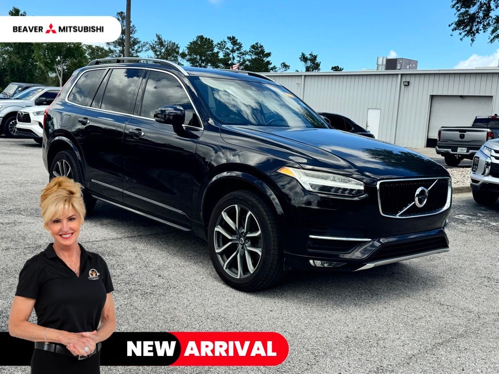 2017 Volvo XC90 T6 AWD Momentum's photo