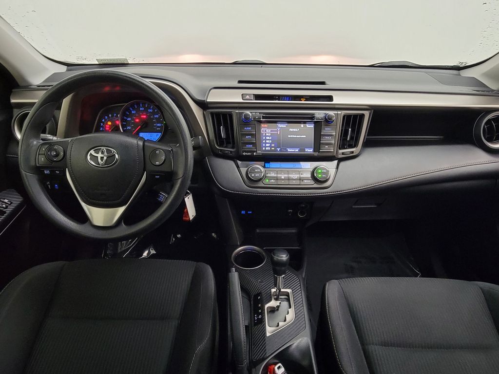 Thumbnail: 2015 Toyota RAV4 - 17